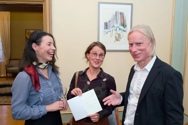 Kirjallisuustapahtuma, Marija, Gunta ja runoilja Olli Heikkonen.